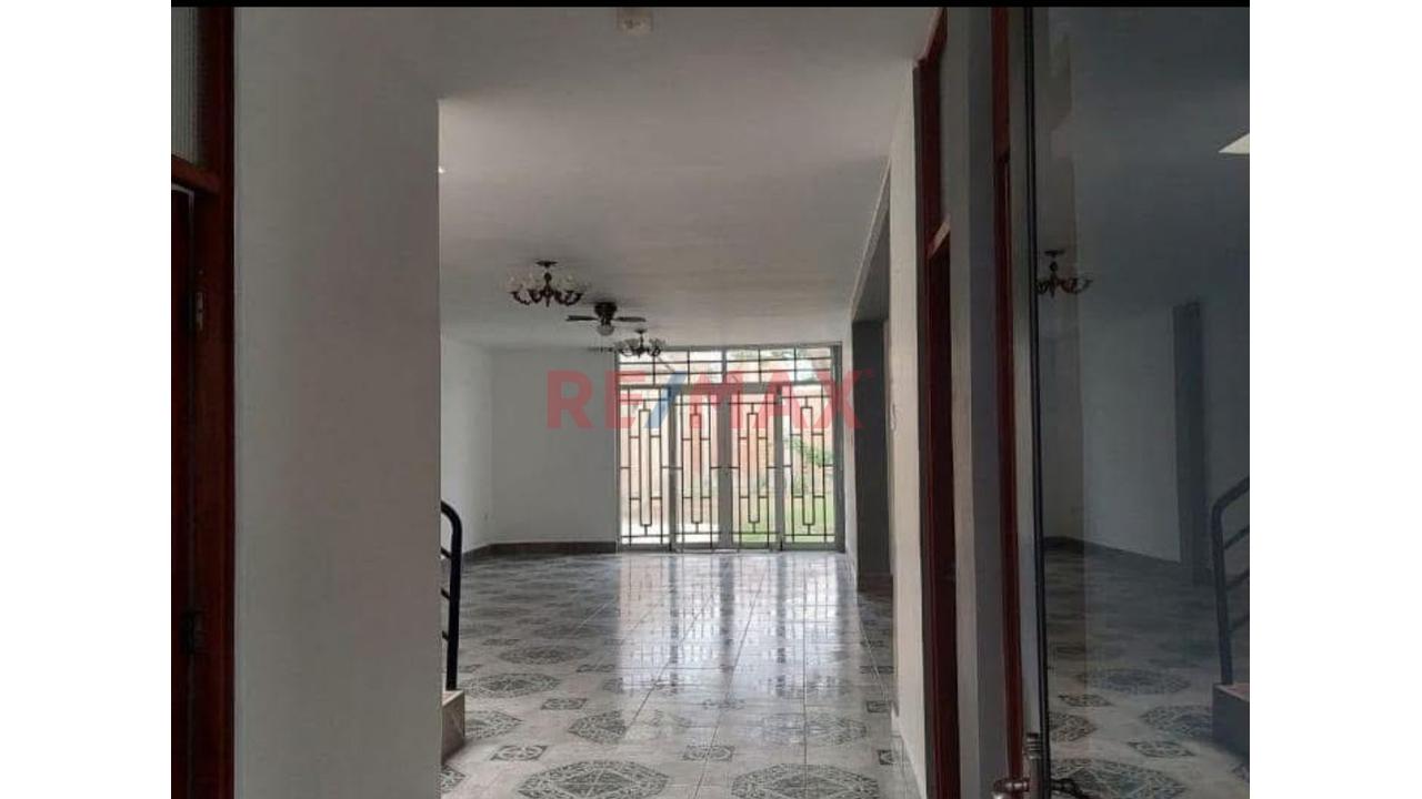 Casa de 4 dormitorios y 3 baños ubicado en Chiclayo Casa de 4 dormitorios y 3 baños ubicado en Chiclayo