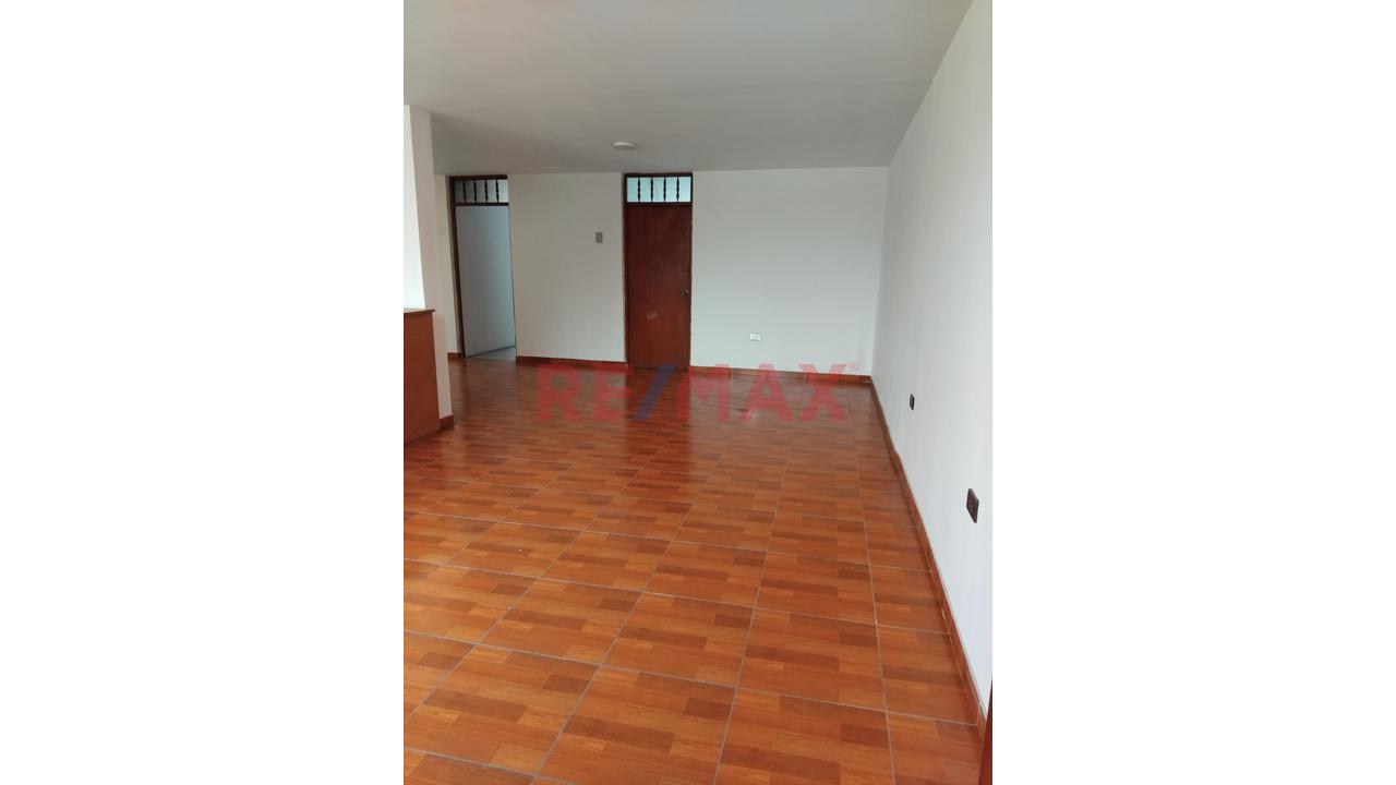 Departamento 2Do Piso En El Agustino - 3