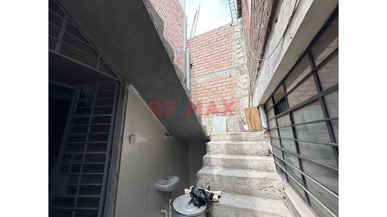 🚧🏡 ¡Invierte Hoy En Una De Las Zonas Con Mayor Proyección De Valorización En San Juan De Lurigancho! 📈✨ — foto 3