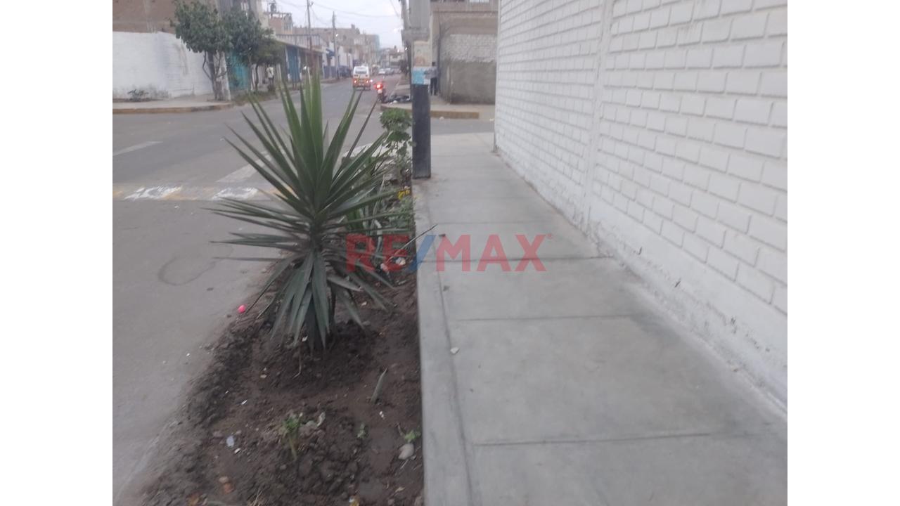 Terreno Urbano Con Dos Frentes En Huaral - 2