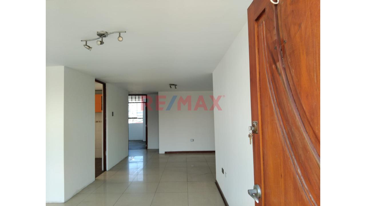 Departamento Amplio Y Acogedor - 3Er Piso + Aires - 4