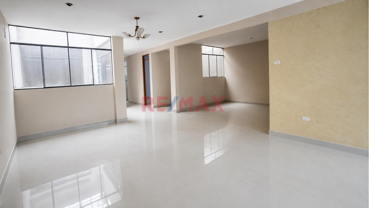 Venta Casa De 3 Pisos En Lambayeque - 10
