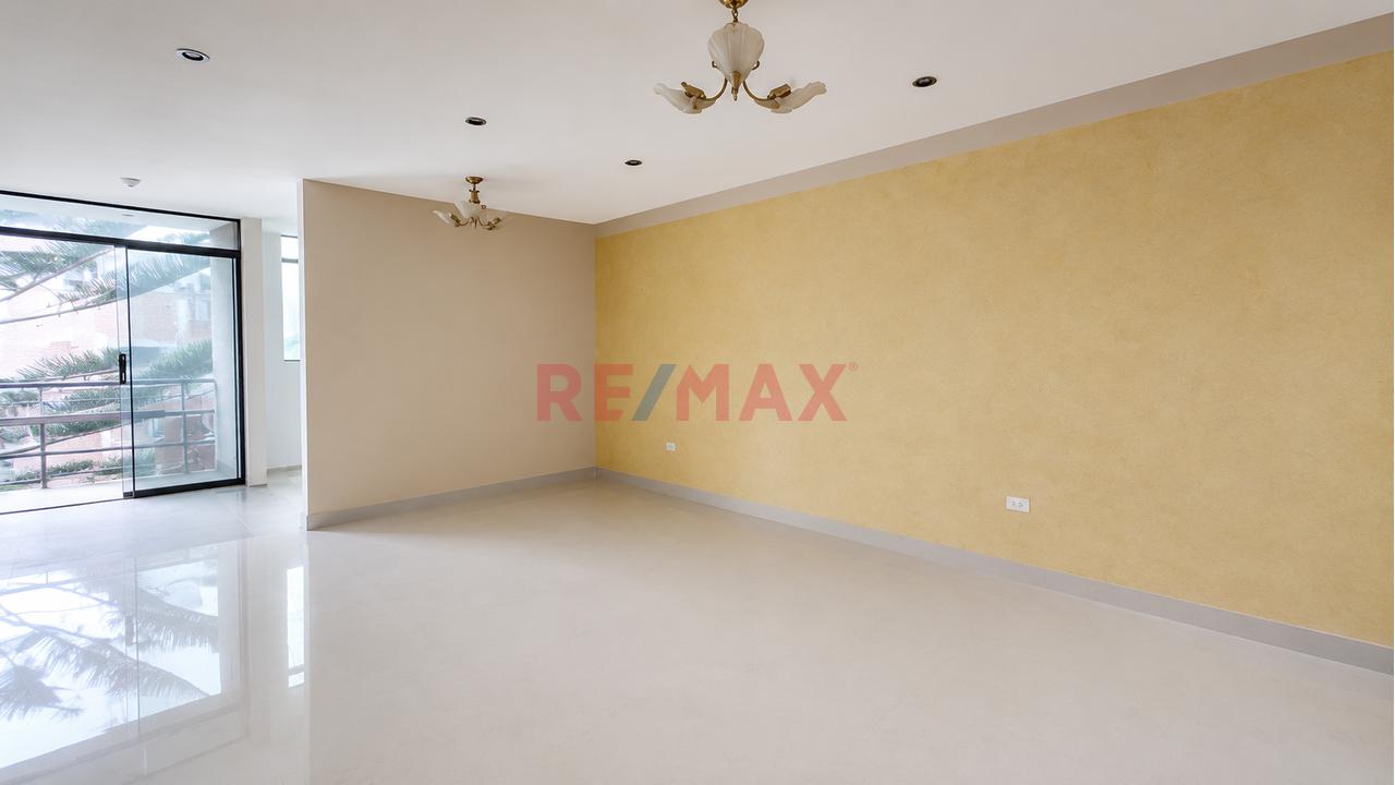 Venta Casa De 3 Pisos En Lambayeque - 11