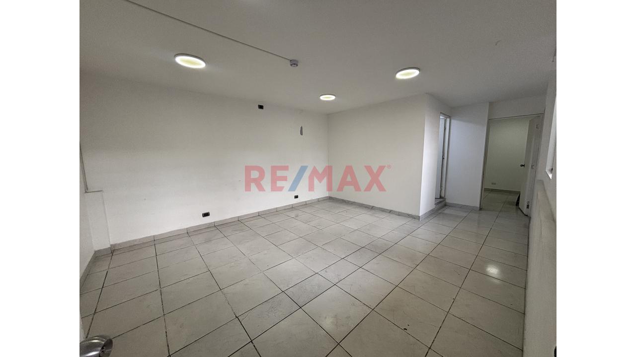 Oficinas O Local Comercial En Avenida Angamos - 2