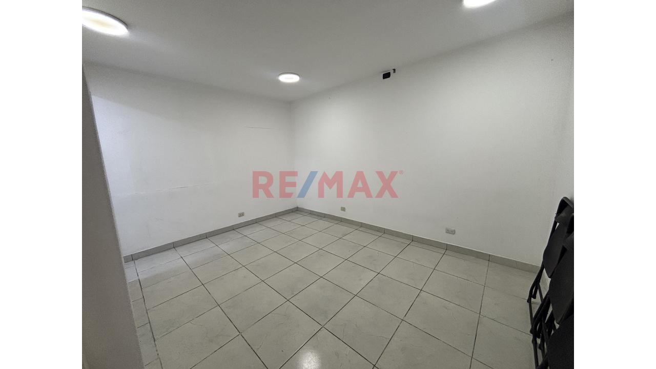 Oficinas O Local Comercial En Avenida Angamos - 5