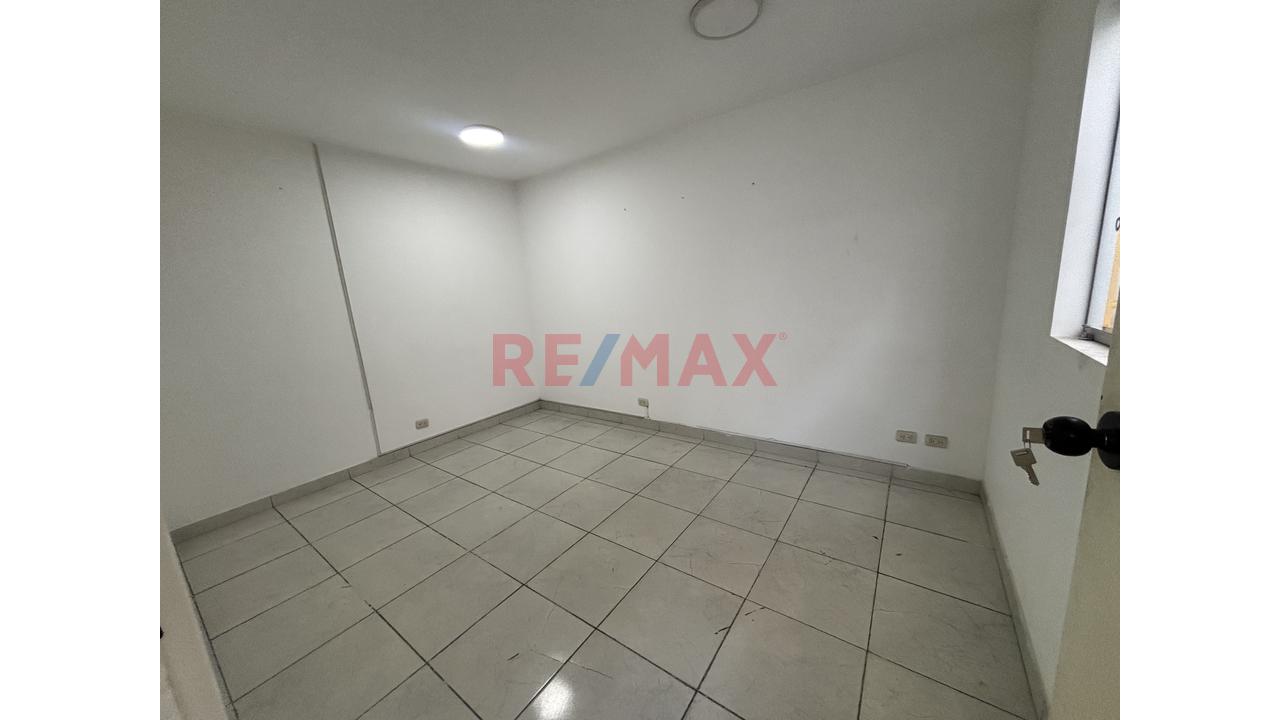 Oficinas O Local Comercial En Avenida Angamos - 6