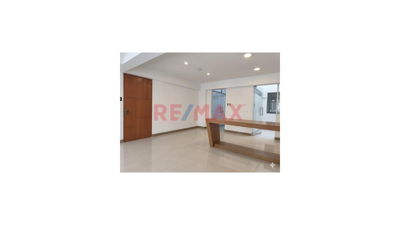 Exclusivo Departamento En Primer Piso Elevado Con Patio/Terraza — foto 2