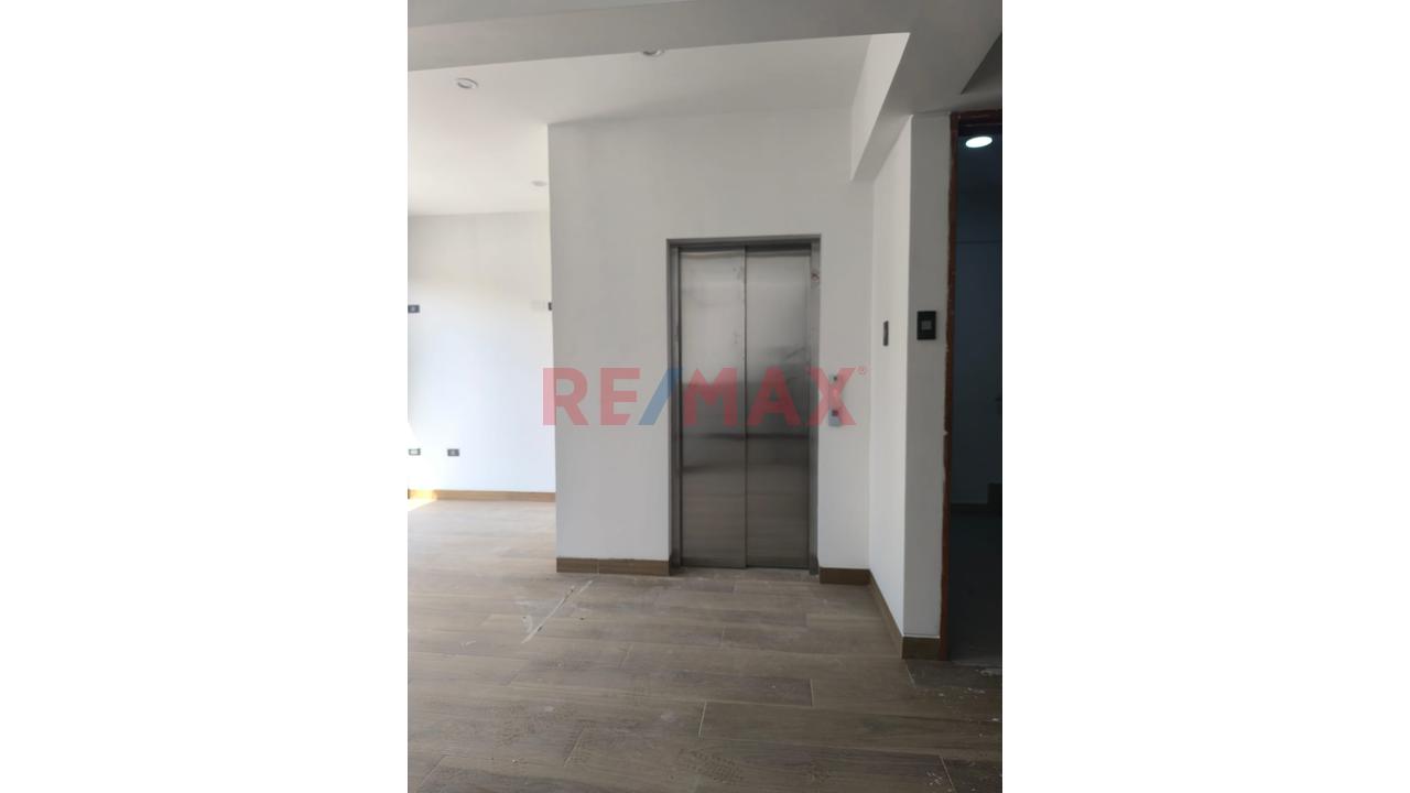 Exclusivo Departamento En Primer Piso Elevado Con Patio/Terraza — foto 6