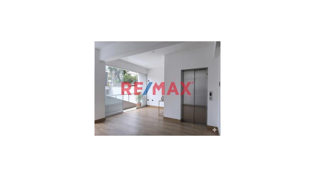 Exclusivo Departamento En Primer Piso Elevado Con Patio/Terraza