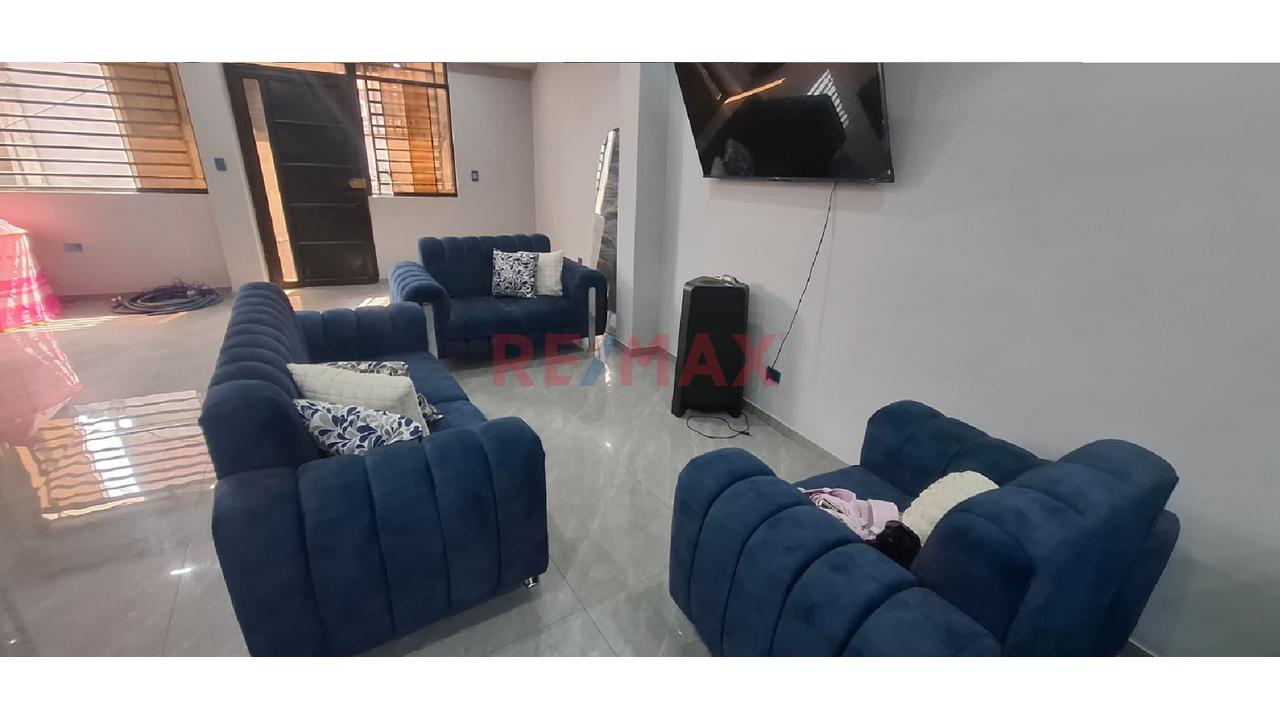 Ocasion Linda Casa De Dos Pisos A 3 Cuadras Del Mall De Sjl — foto 3