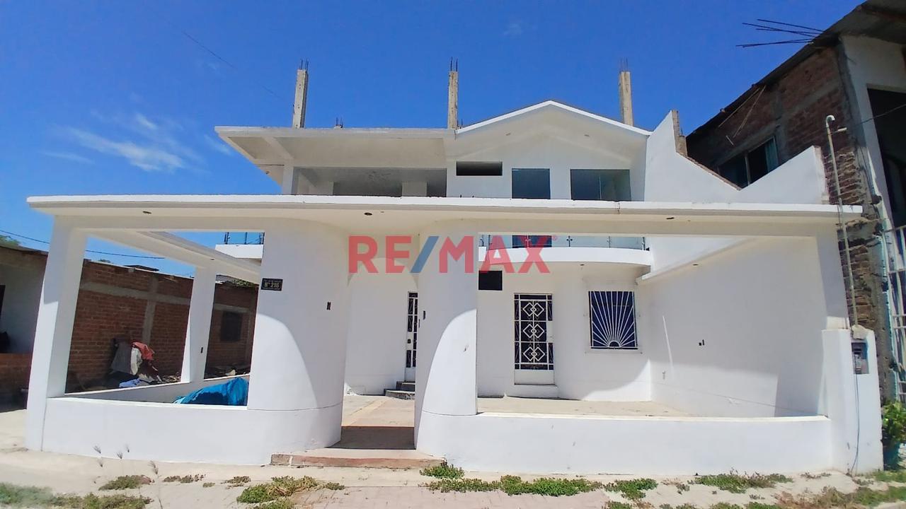 Se Vende Casa De Playa Con Balcon Amplio Y Vista Al Mar En Zorritos - 1