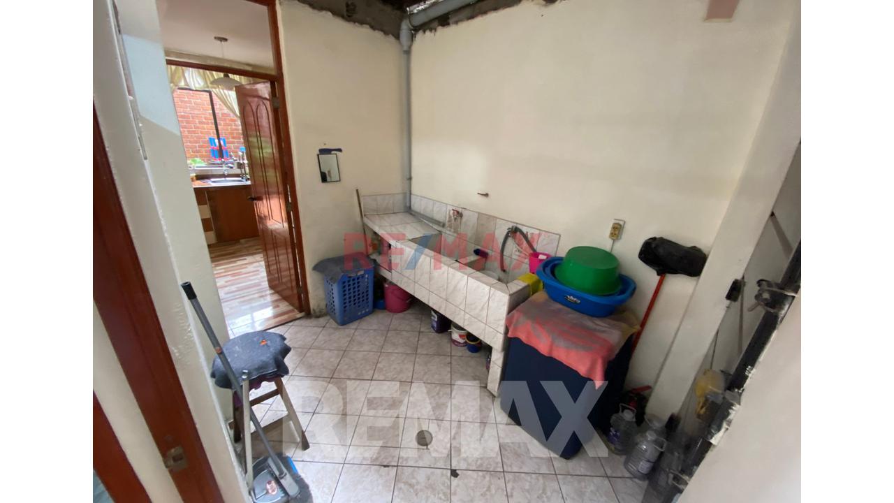 ¡Gran Oportunidad Comercial Y Residencial En Los Olivos! Local De 2 Pisos En Excelente Ubicación - 11