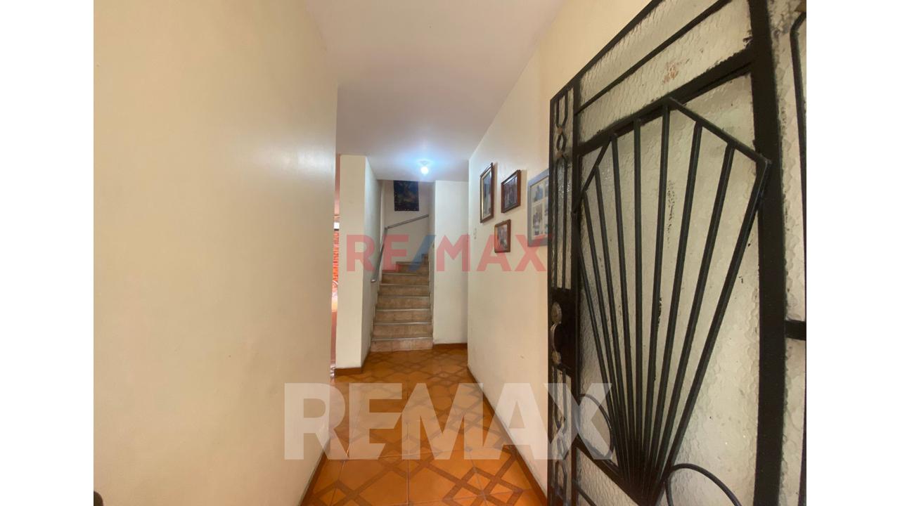 ¡Gran Oportunidad Comercial Y Residencial En Los Olivos! Local De 2 Pisos En Excelente Ubicación - 4