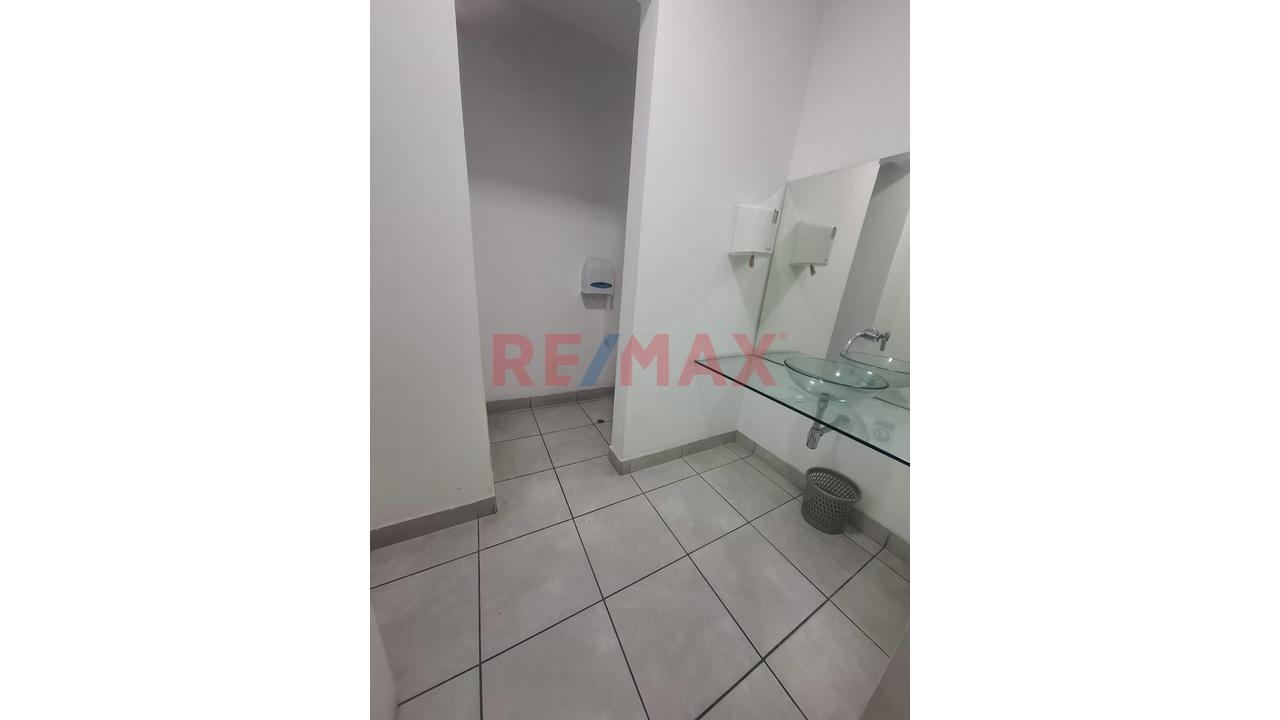 Alquiler Oficina Amoblada  En La Torre Encalada  Surco - Monterrico — foto 2