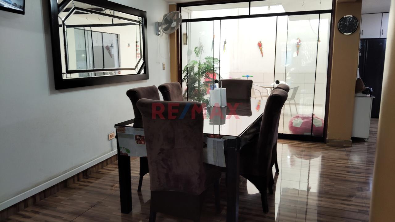 Casa en Venta de 10 dormitorios ubicado en Comas Casa en Venta de 10 dormitorios ubicado en Comas