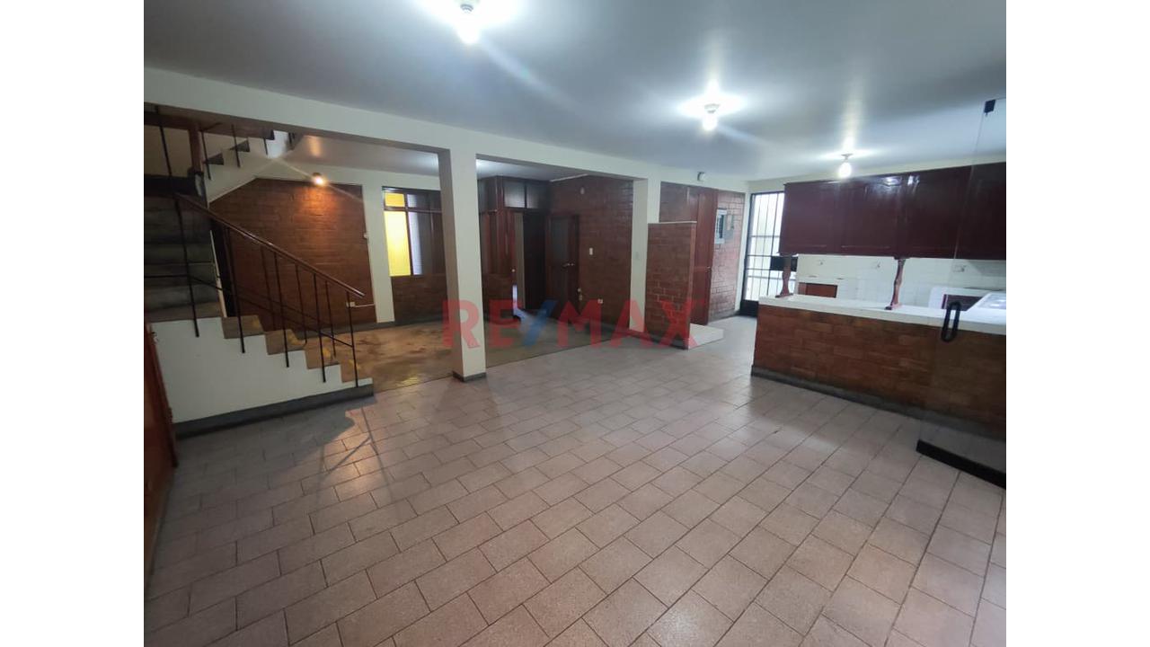 Alquiler De Casa Comercial O Edificio Para Oficinas En San Juan De Lurigancho - 3
