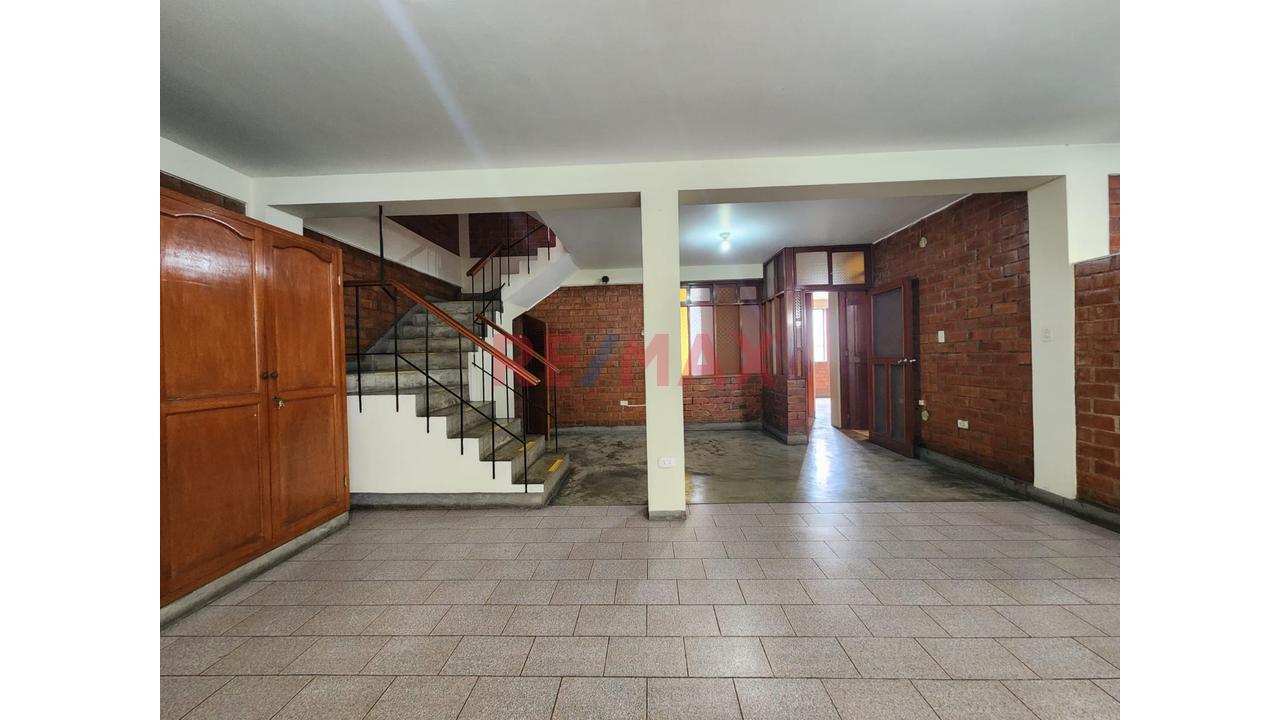 Alquiler De Casa Comercial O Edificio Para Oficinas En San Juan De Lurigancho - 2