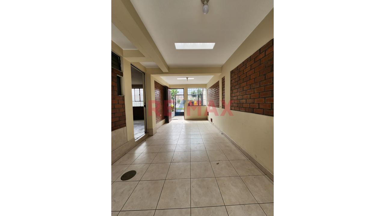 Alquiler De Casa Comercial O Edificio Para Oficinas En San Juan De Lurigancho - 12