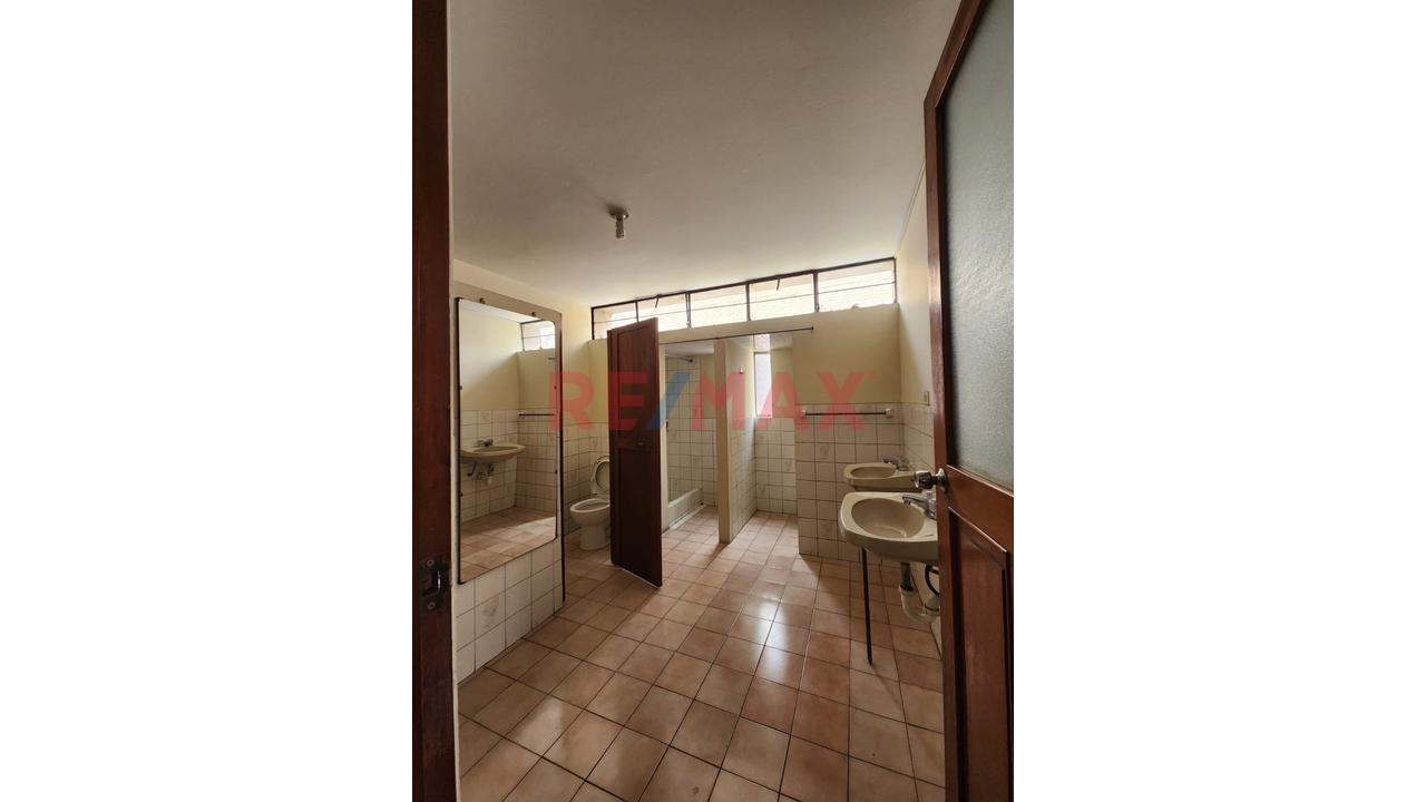Alquiler De Casa Comercial O Edificio Para Oficinas En San Juan De Lurigancho - 13