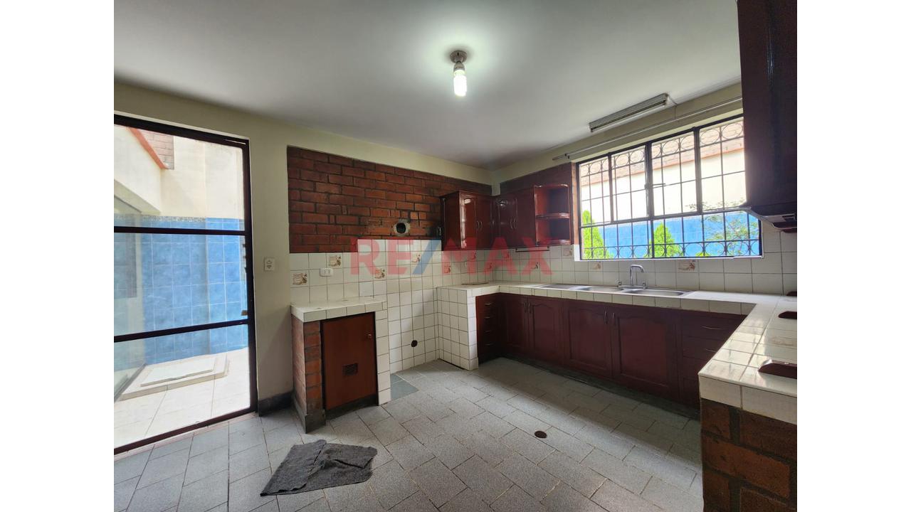 Alquiler De Casa Comercial O Edificio Para Oficinas En San Juan De Lurigancho - 5