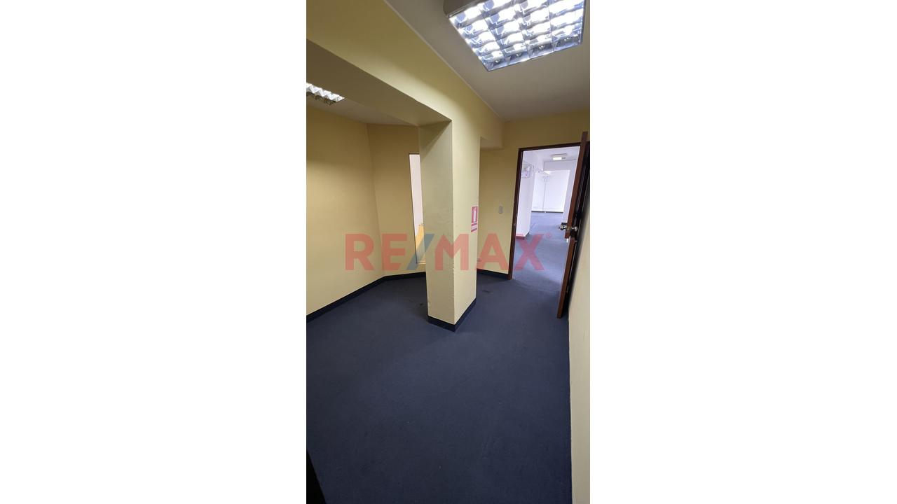 🏢 ¡Oficina En Venta Con Vista Panorámica En Ubicación Estratégica De San Isidro! — foto 2
