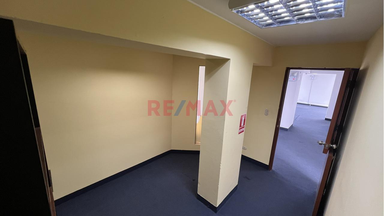 🏢 ¡Oficina En Venta Con Vista Panorámica En Ubicación Estratégica De San Isidro! — foto 3