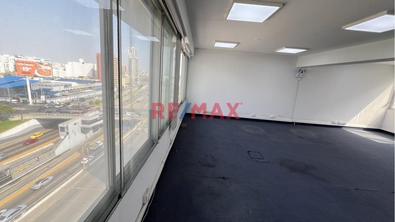 🏢 ¡Oficina En Venta Con Vista Panorámica En Ubicación Estratégica De San Isidro!