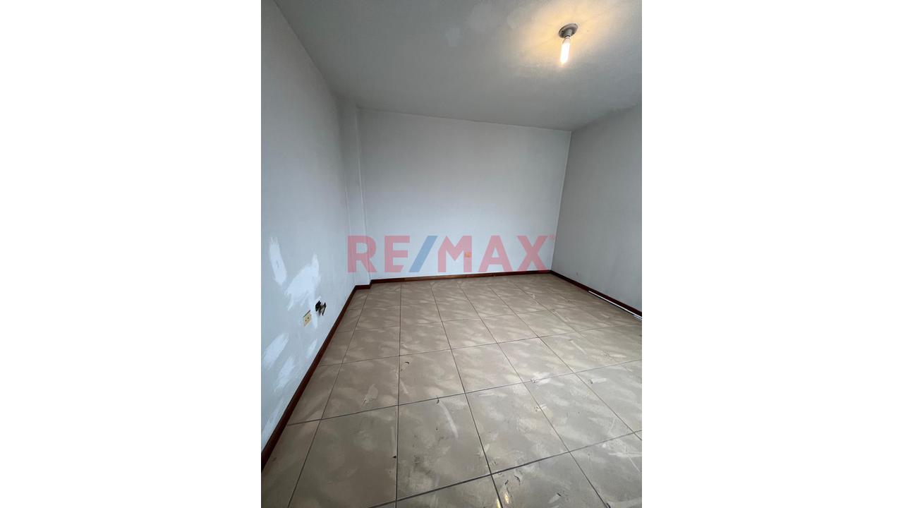 Bajo De Precio!  Venta De Departamento En Los Olivos — foto 10