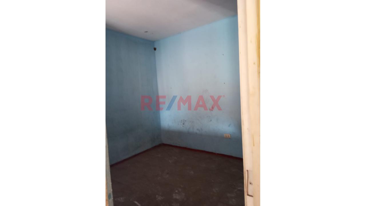 Venta De 2 Depas Contiguos - Ingreso Independiente En 2Do Piso - Av Puno Y Colmena En Comas - 11