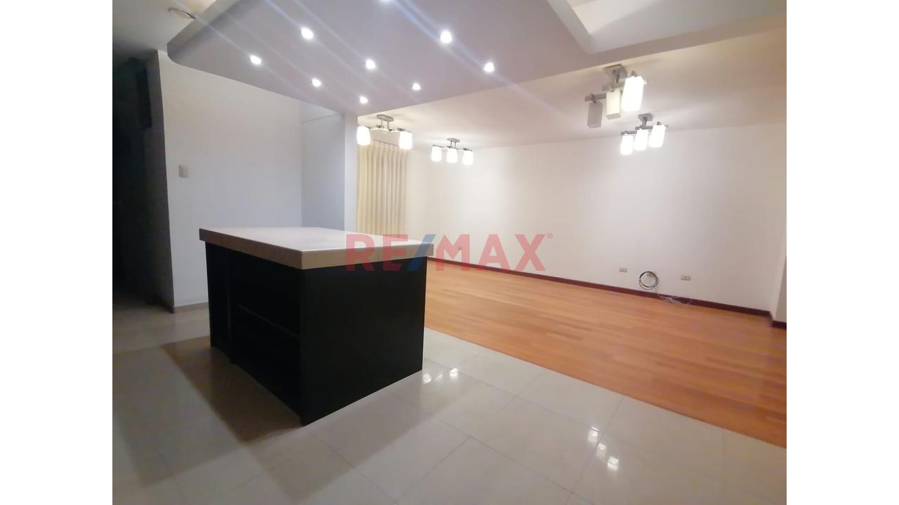 Venta De 3 Inmuebles: Departamento Exclusivo, Cochera Y Depósito Amplio De 2 Niveles En La Mejor Zona De Cusco – Urb. Santa Mónica! — foto 2