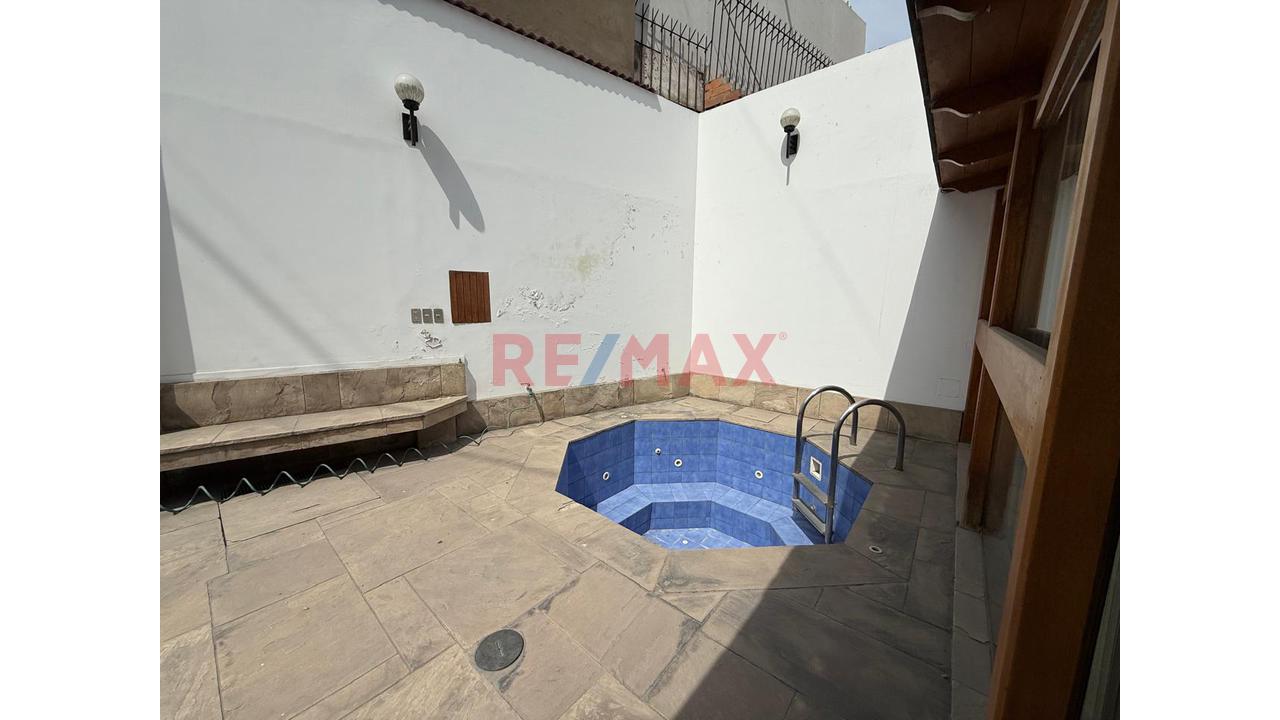 Casa Exclusiva En Barranco Límite Miraflores Y Surco — Ubicación Estratégica Y Espacios Premiun - 17