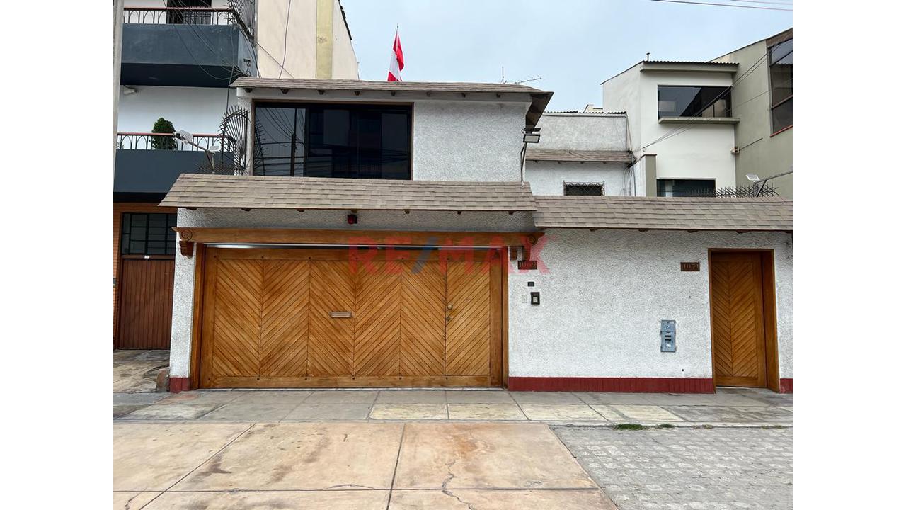 Casa Exclusiva En Barranco Límite Miraflores Y Surco — Ubicación Estratégica Y Espacios Premiun