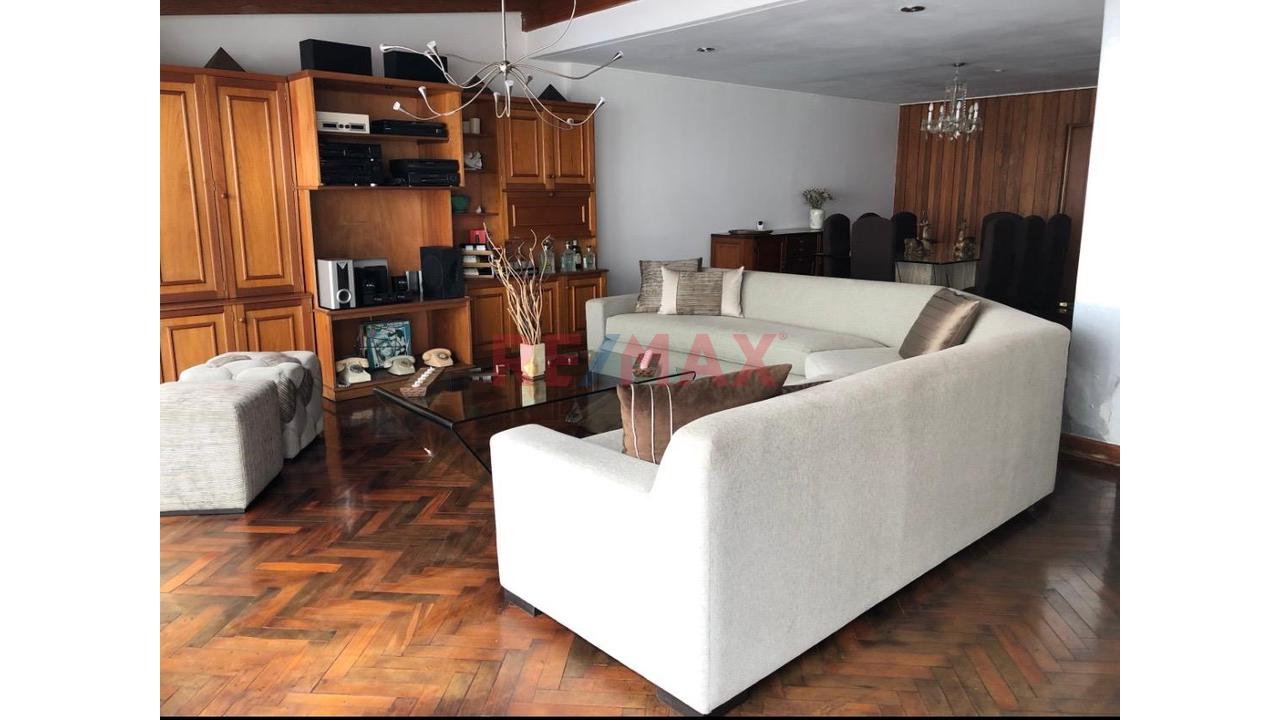 Casa Exclusiva En Barranco Límite Miraflores Y Surco — Ubicación Estratégica Y Espacios Premiun — foto 7