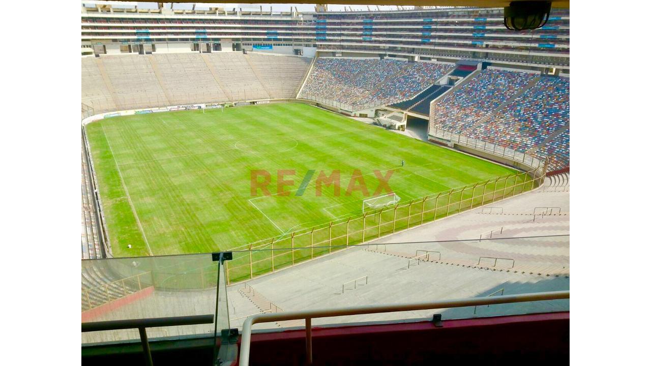 Palco En Tribuna Occidente En El Estadio Monumental De Universitario Deportes - 8