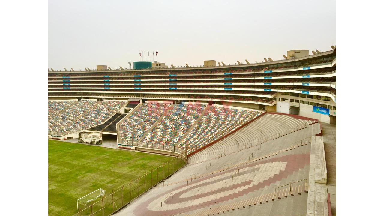 Palco En Tribuna Occidente En El Estadio Monumental De Universitario Deportes - 5