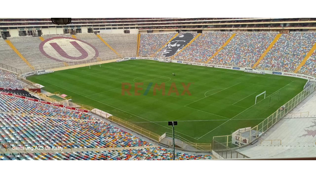Palco En Tribuna Occidente En El Estadio Monumental De Universitario Deportes - 12
