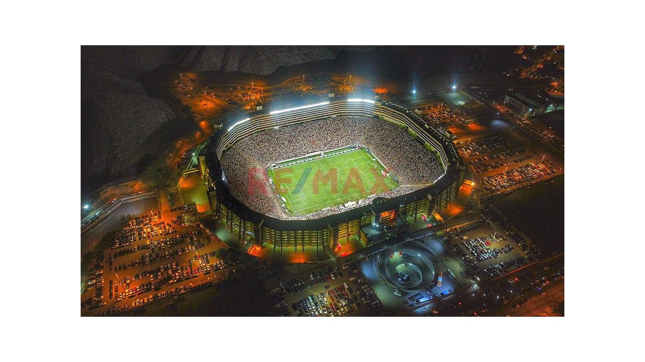 Palco En Tribuna Occidente En El Estadio Monumental De Universitario Deportes - 6