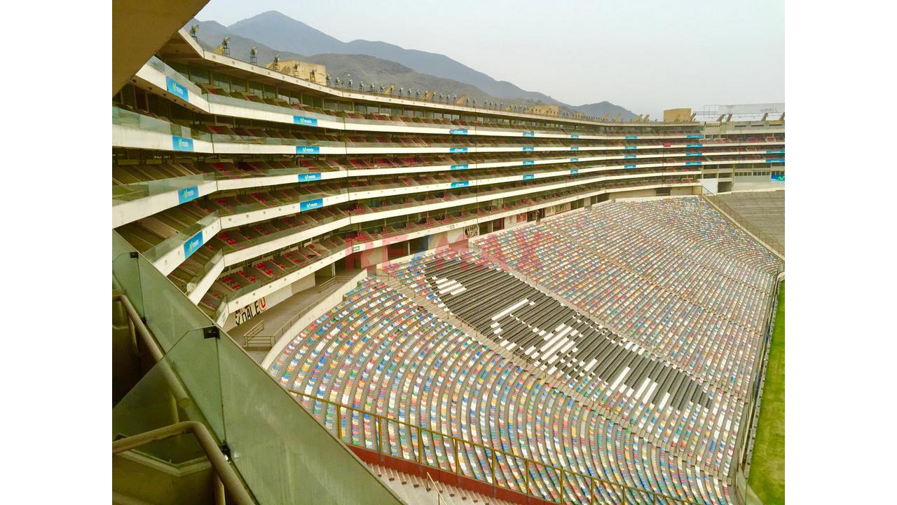 Palco En Tribuna Occidente En El Estadio Monumental De Universitario Deportes - 3