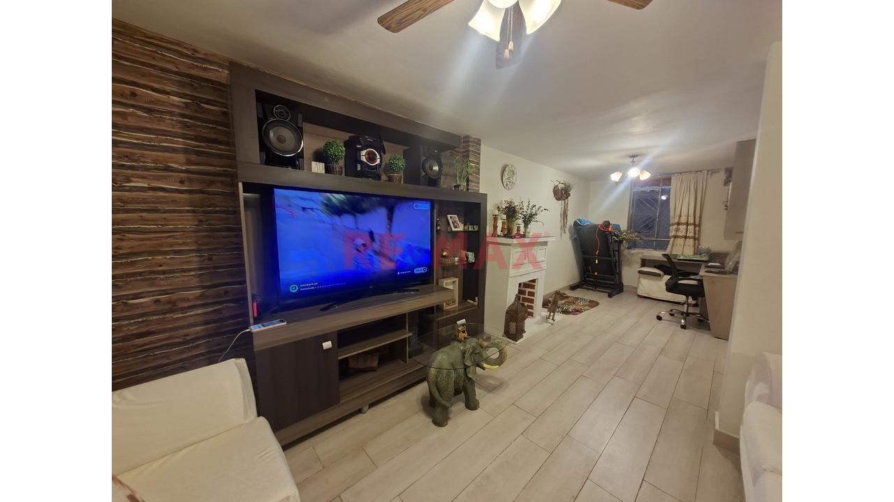 En Venta Acogedora Casa En Comas Con Cochera + Balcón + Aires — foto 13