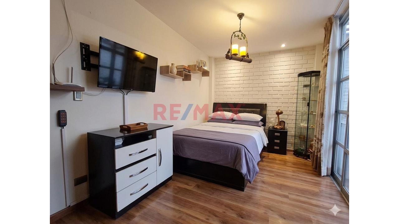 En Venta Acogedora Casa En Comas Con Cochera + Balcón + Aires — foto 10