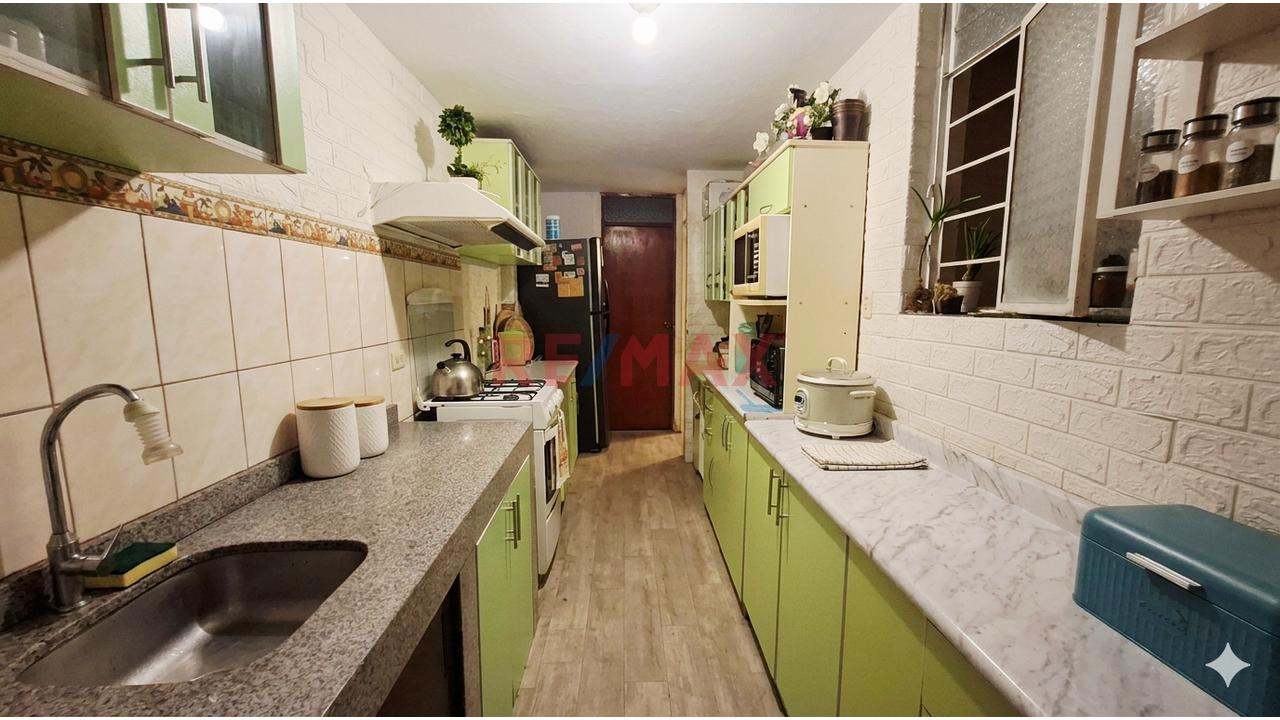 En Venta Acogedora Casa En Comas Con Cochera + Balcón + Aires — foto 2