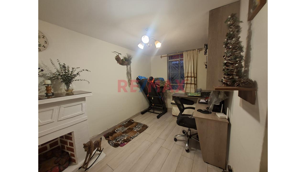 En Venta Acogedora Casa En Comas Con Cochera + Balcón + Aires — foto 15