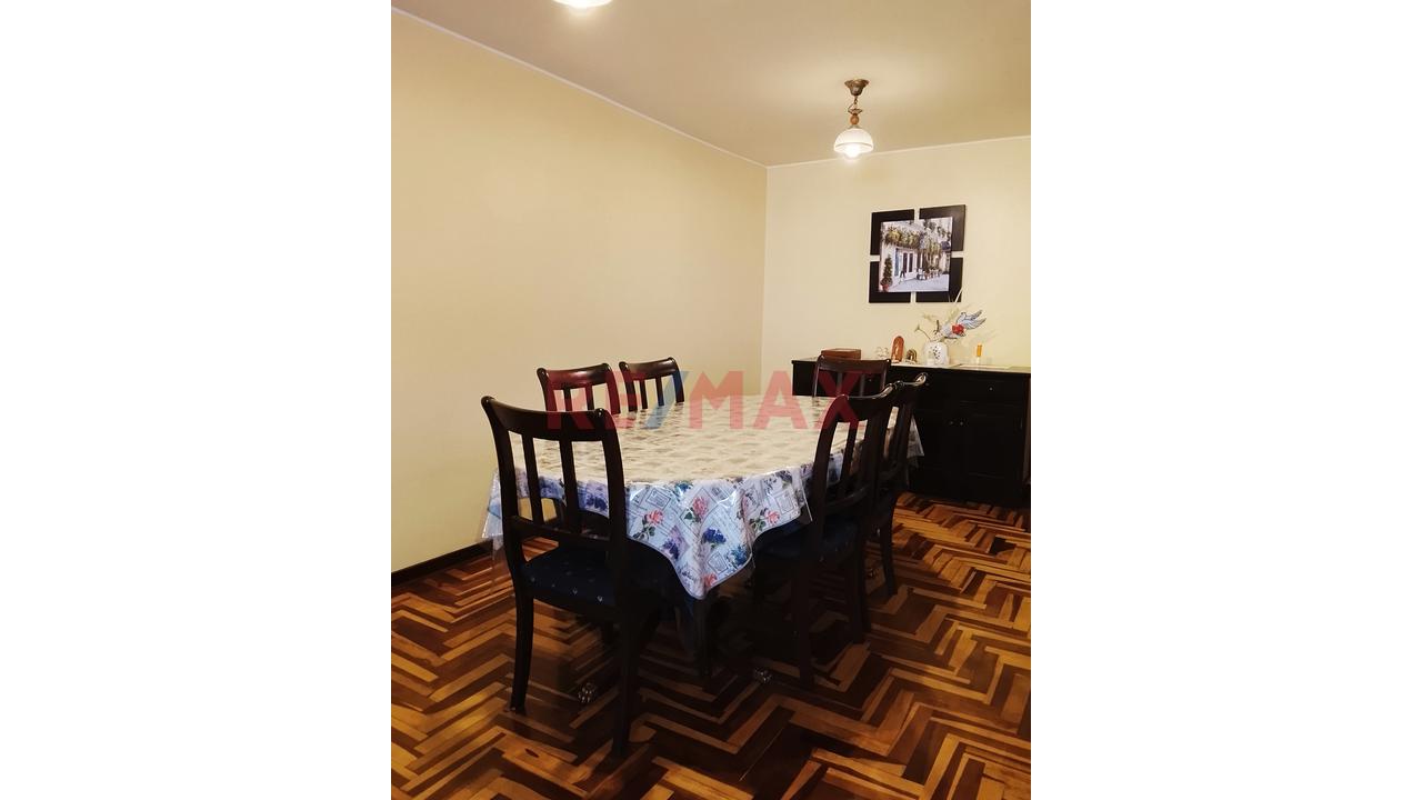 🏡 Casa Amplia De 3 Pisos De 160 M² Con Cochera En San Carlos - 4