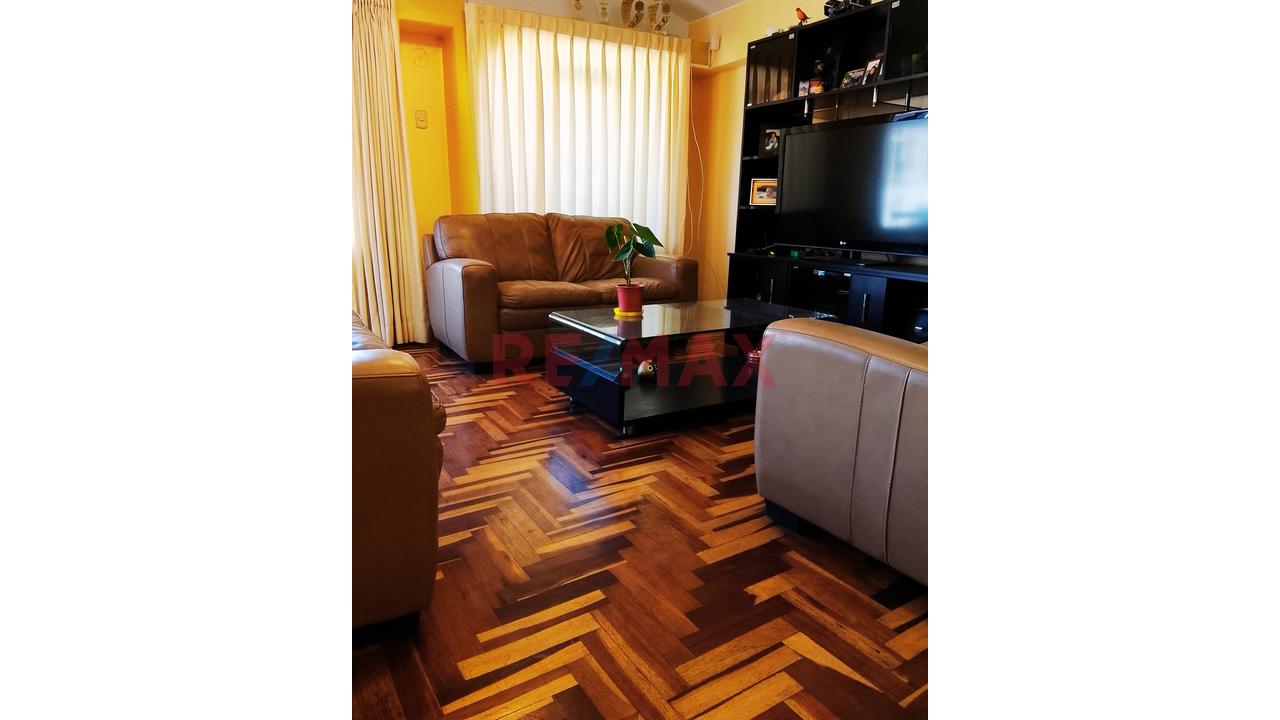 🏡 Casa Amplia De 3 Pisos De 160 M² Con Cochera En San Carlos - 3