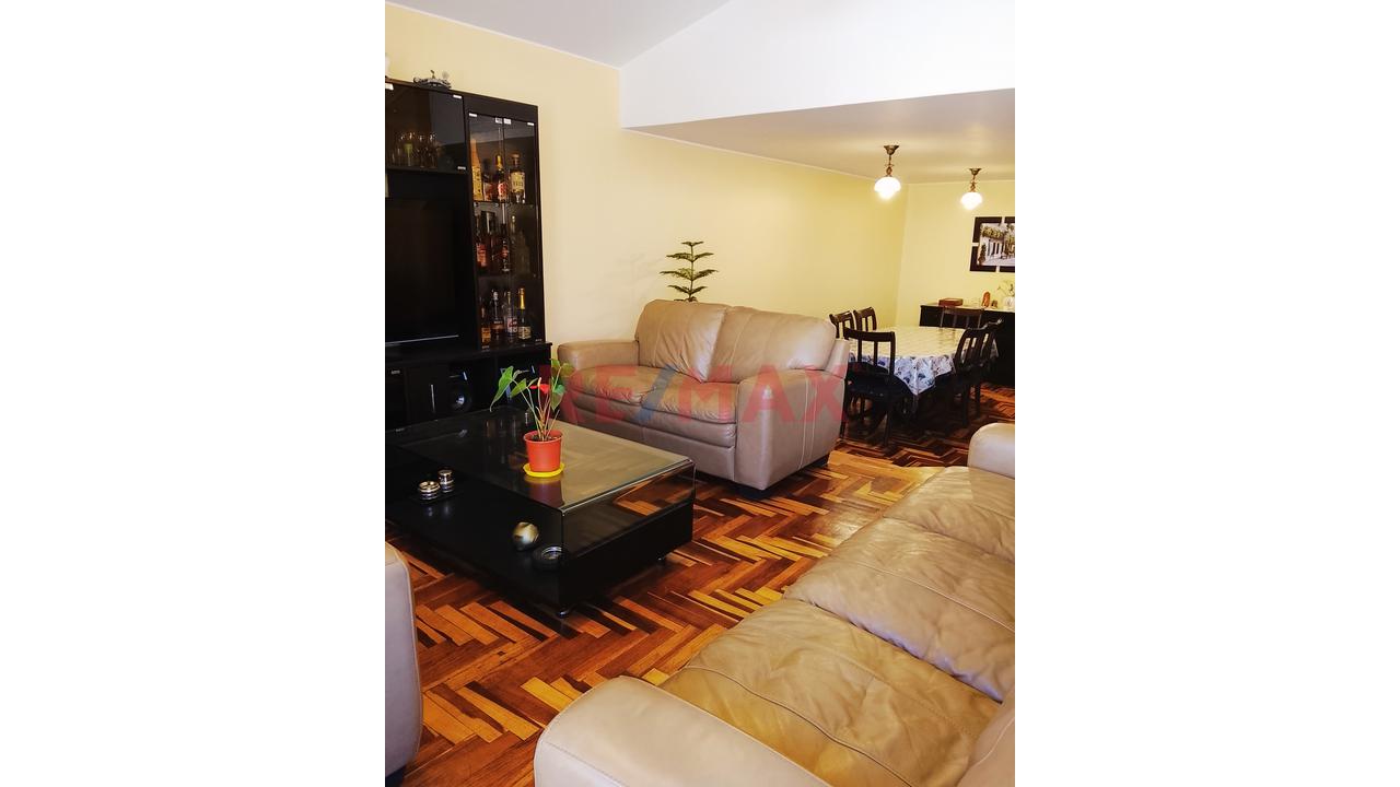 🏡 Casa Amplia De 3 Pisos De 160 M² Con Cochera En San Carlos - 2