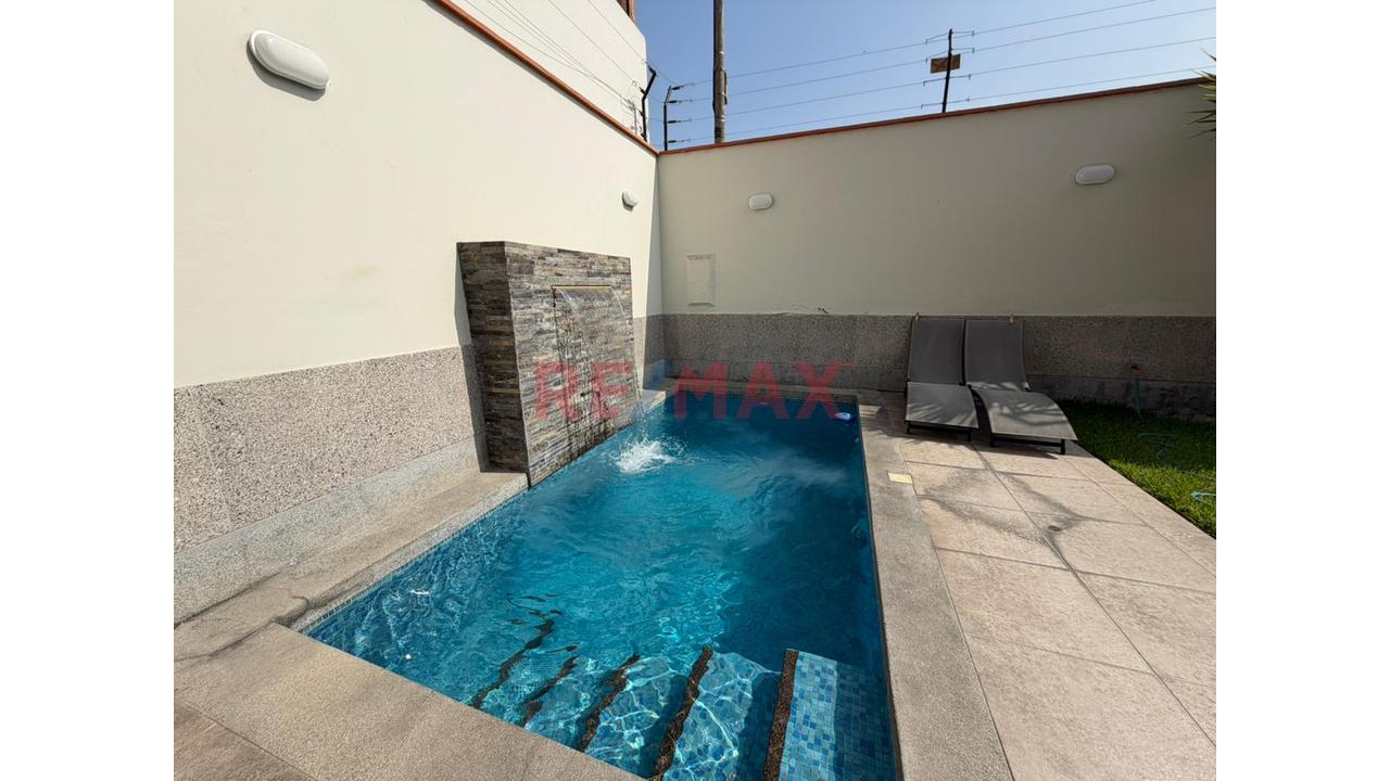 Venta De Hermosa Casa Con Piscina Frente A Parque, La Molina - 10