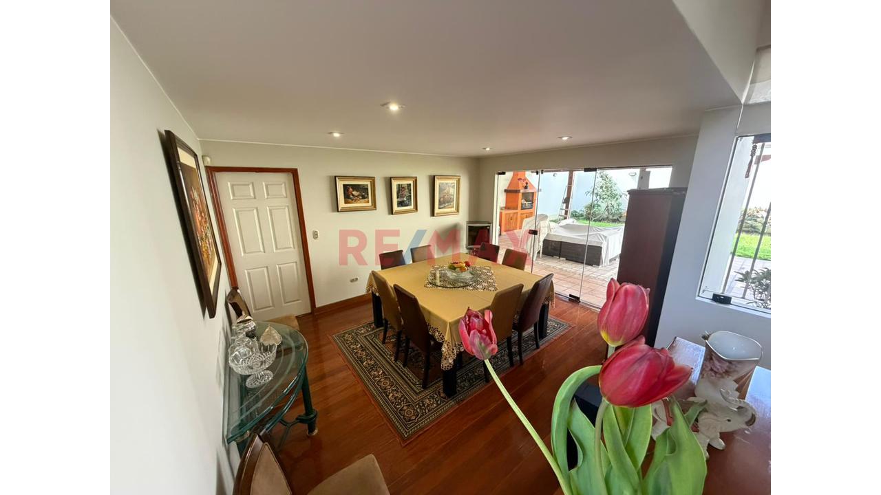 Venta De Hermosa Casa Con Piscina Frente A Parque, La Molina - 5