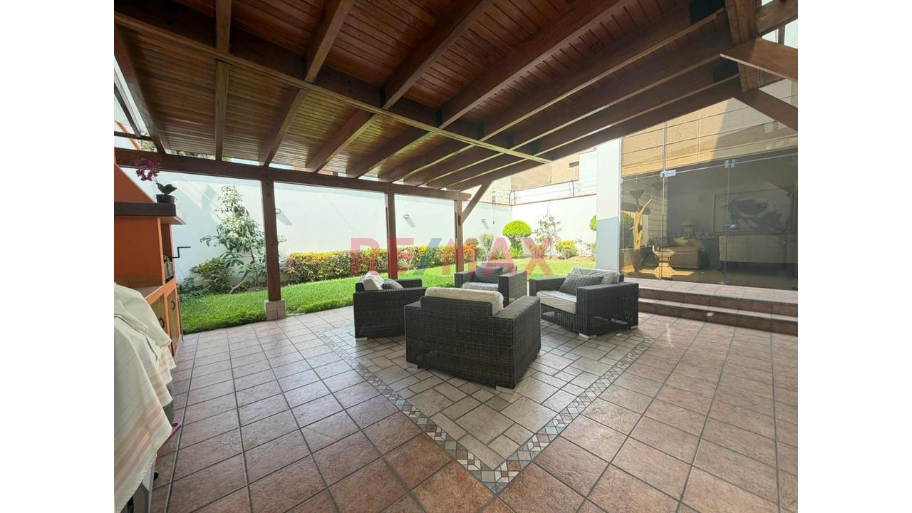 Venta De Hermosa Casa Con Piscina Frente A Parque, La Molina - 7