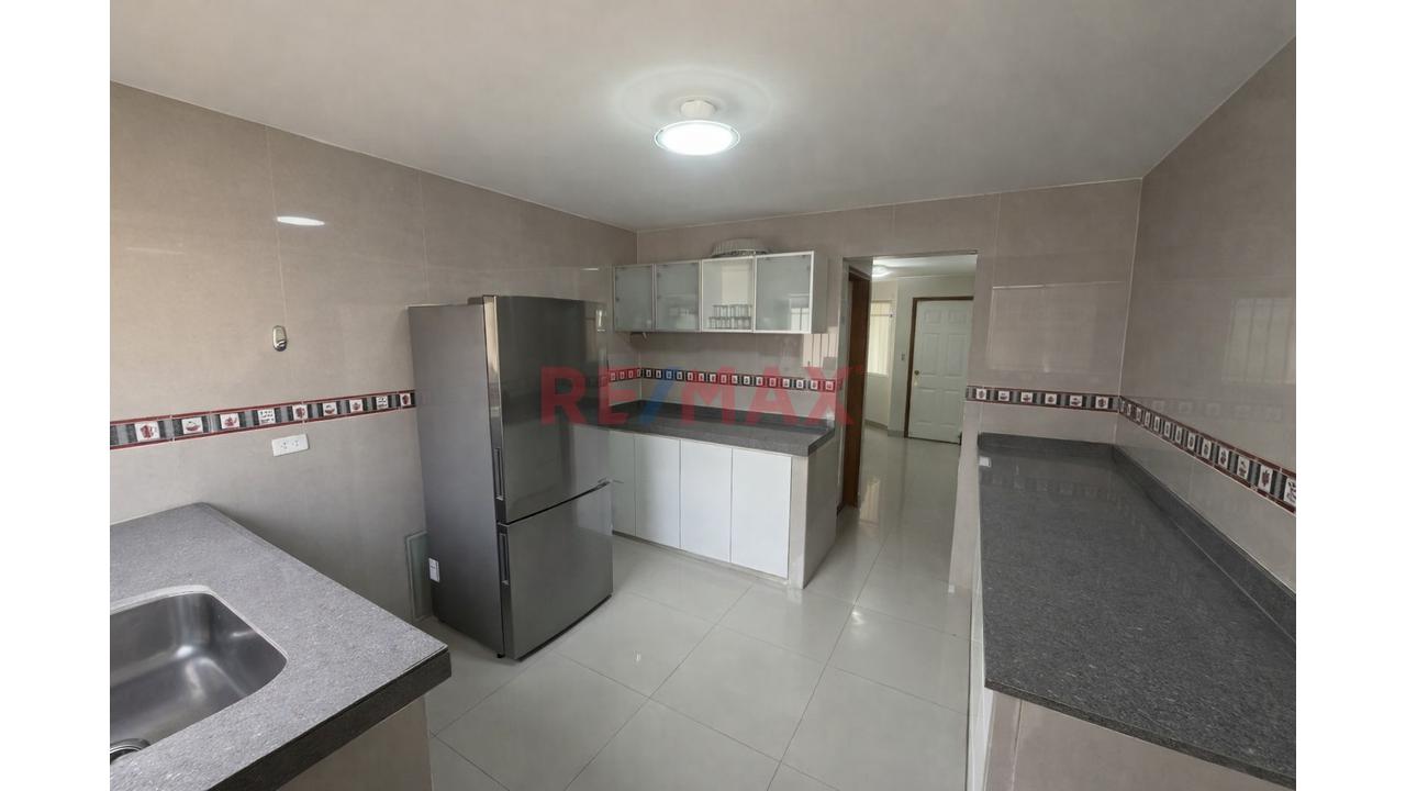 Venta De Hermosa Casa Con Piscina Frente A Parque, La Molina - 9