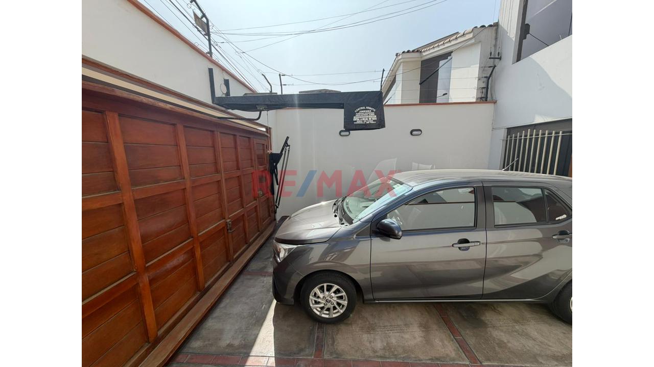 Venta De Hermosa Casa Con Piscina Frente A Parque, La Molina - 19